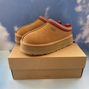 Slip Classic Ultra Mini BootChestnut (Women's)